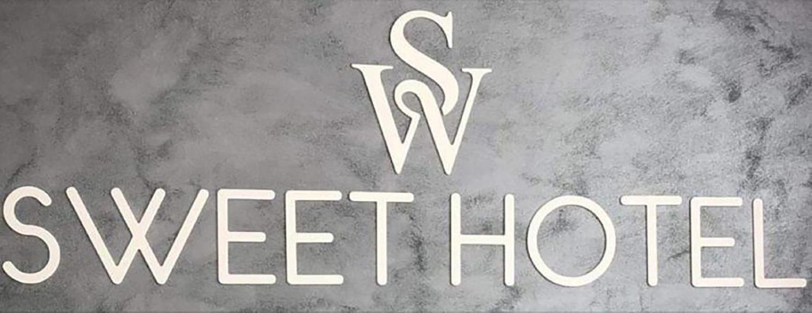 Sweet Hotel *